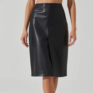ASTR Ladonne Skirt in Black
